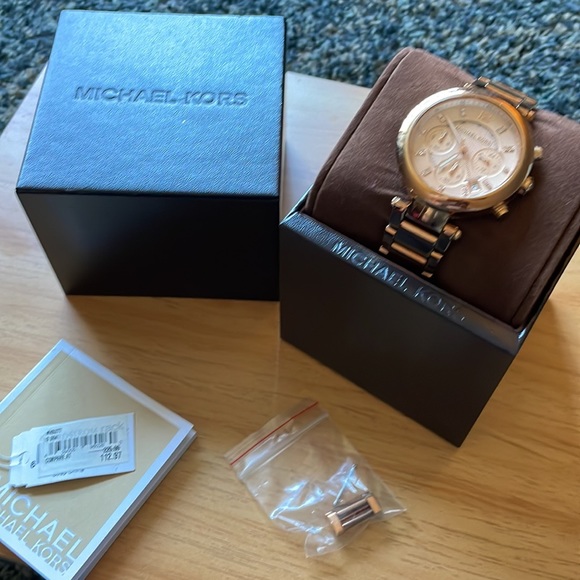 MICHAEL Michael Kors rose gold watch 2000s retro - Picture 2 of 9